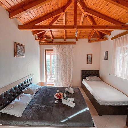 Farmhouse Qeparo Bagian luar foto