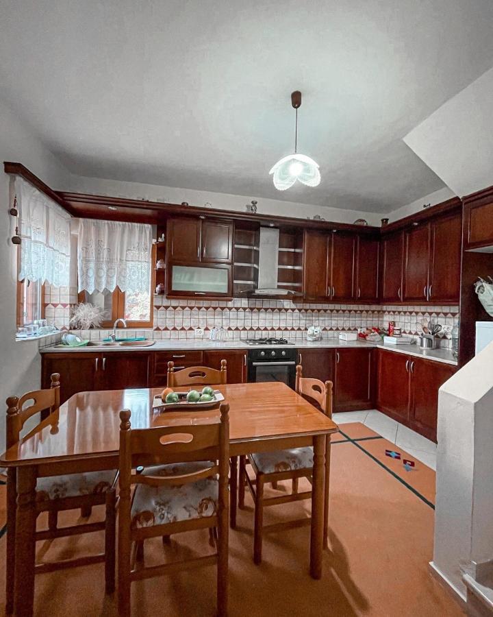 Farmhouse Qeparo Bagian luar foto