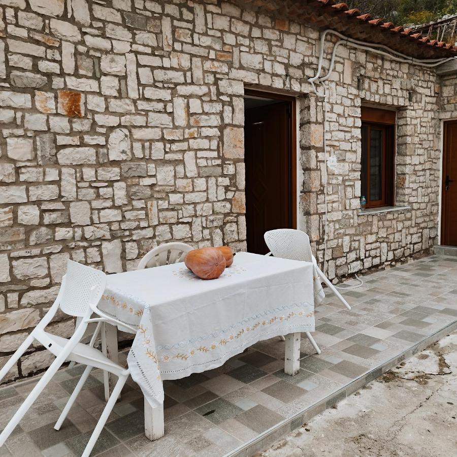 Farmhouse Qeparo Bagian luar foto